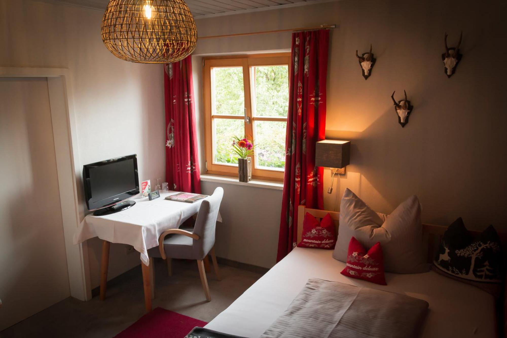 Gaestehaus Sattlerhof Bernau am Chiemsee Ngoại thất bức ảnh